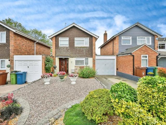 3 bedroom link detached house for sale