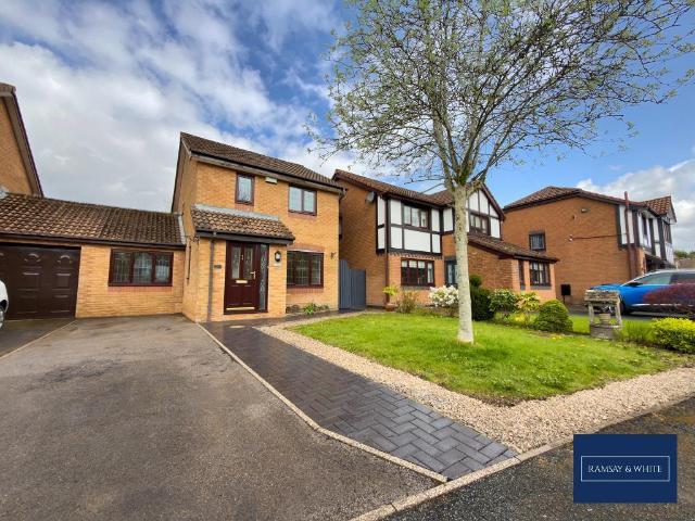 3 bedroom link detached house for sale
