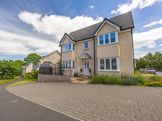 3 bedroom link detached house for sale