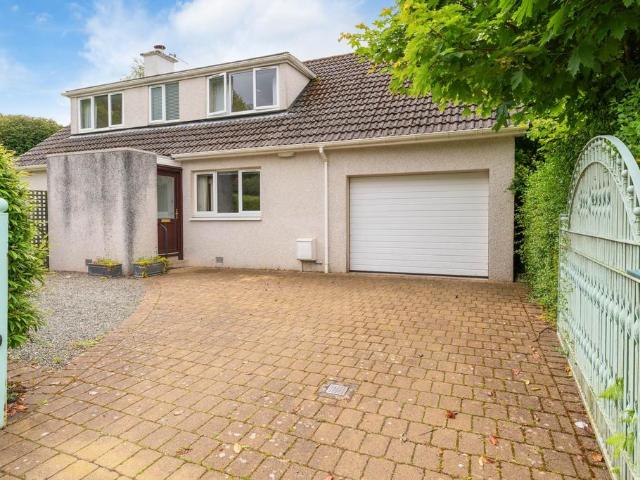3 bedroom link detached house for sale
