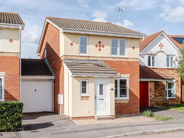 3 bedroom link detached house for sale