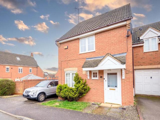 3 bedroom link detached house for sale