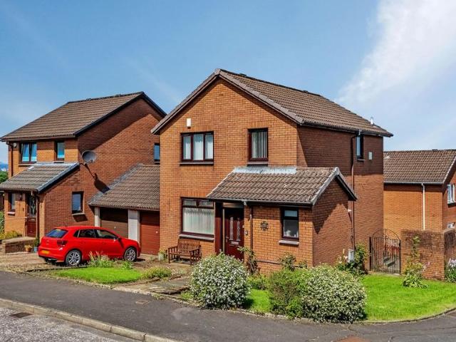 3 bedroom link detached house for sale