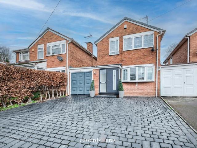 3 bedroom link detached house for sale