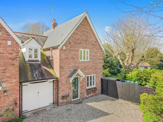 3 bedroom link detached house for sale