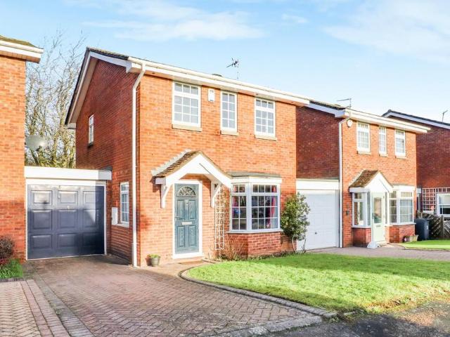3 bedroom link detached house for sale