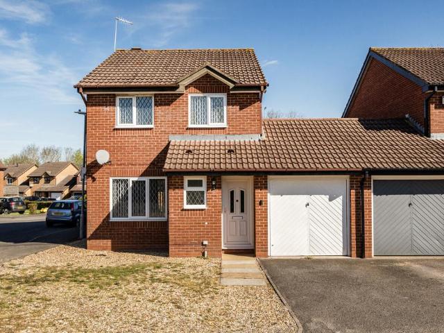 3 bedroom link detached house for sale