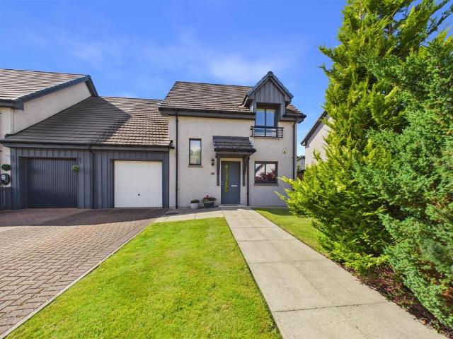 3 bedroom link detached house for sale