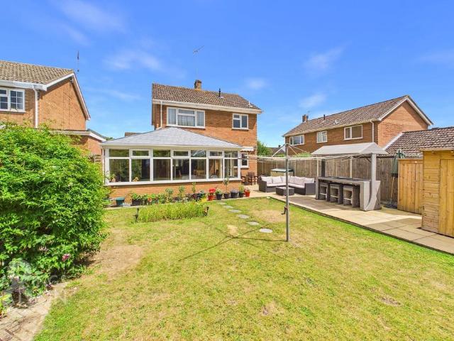 3 bedroom link detached house for sale