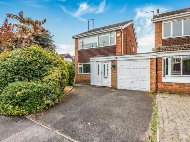 3 bedroom link detached house for sale