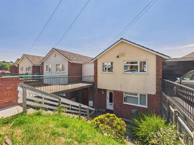 3 bedroom link detached house for sale