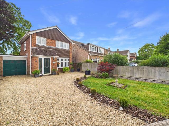 3 bedroom link detached house for sale