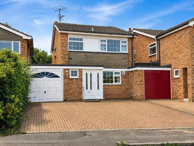 3 bedroom link detached house for sale