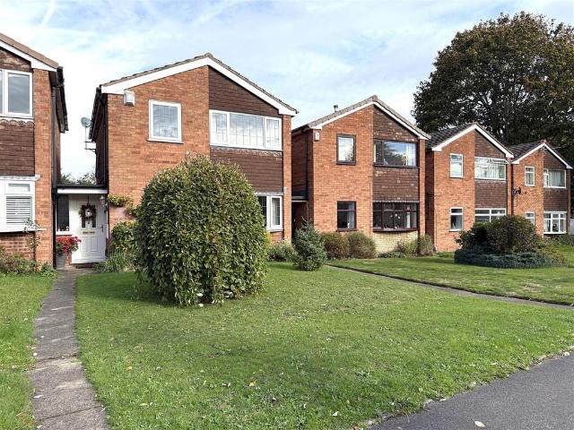 3 bedroom link detached house for sale