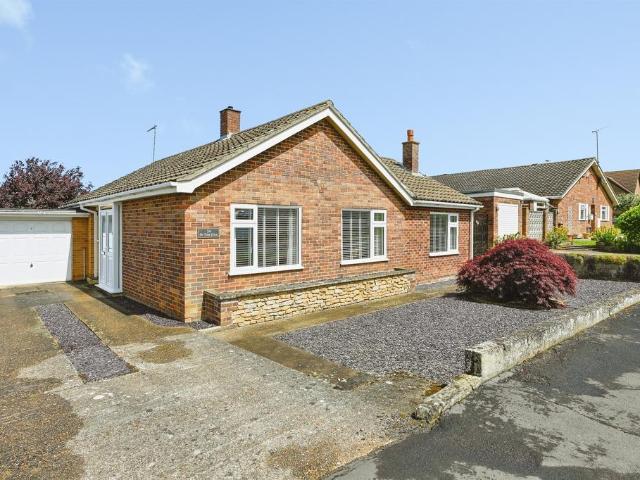 3 bedroom link detached house for sale