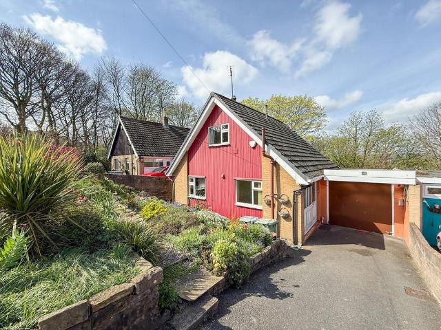 3 bedroom link detached house for sale