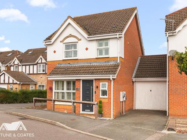 3 bedroom link detached house for sale
