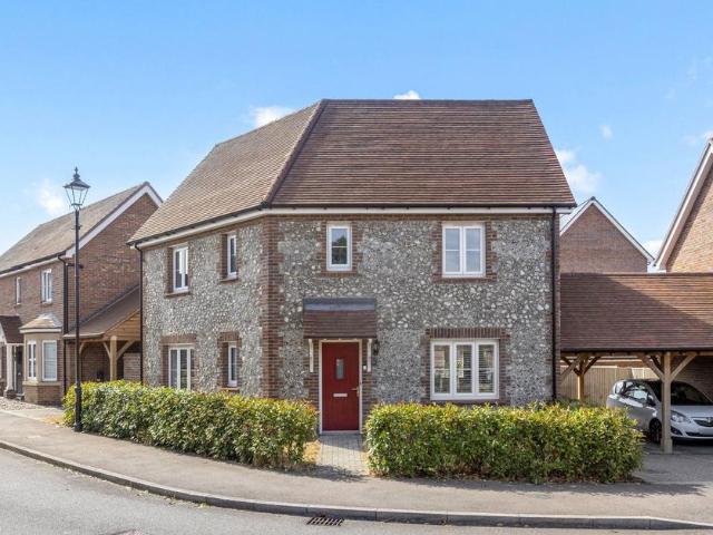 3 bedroom link detached house for sale