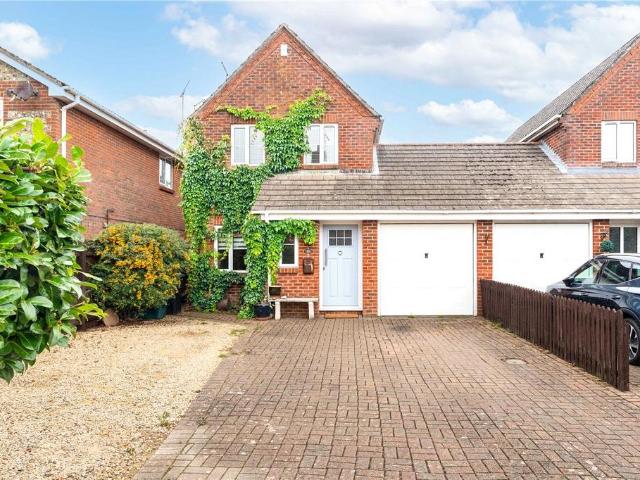 3 bedroom link detached house for sale