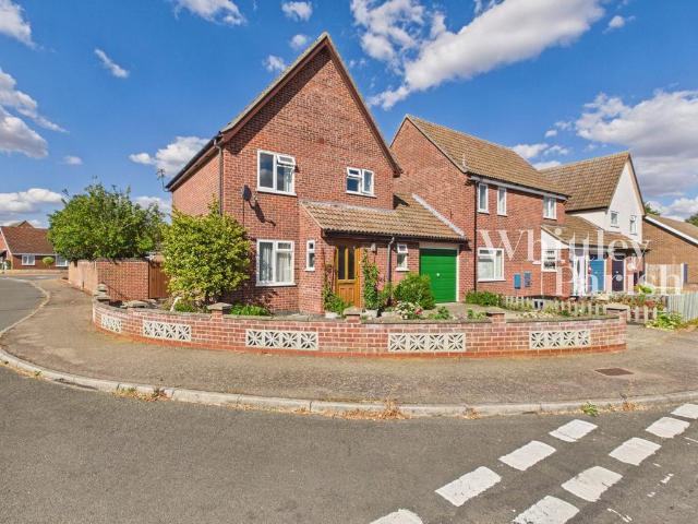 3 bedroom link detached house for sale