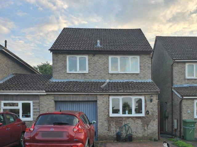 3 bedroom link detached house for sale