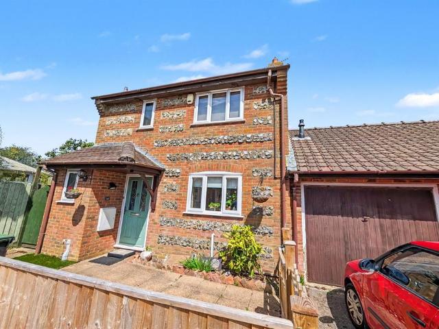 3 bedroom link detached house for sale