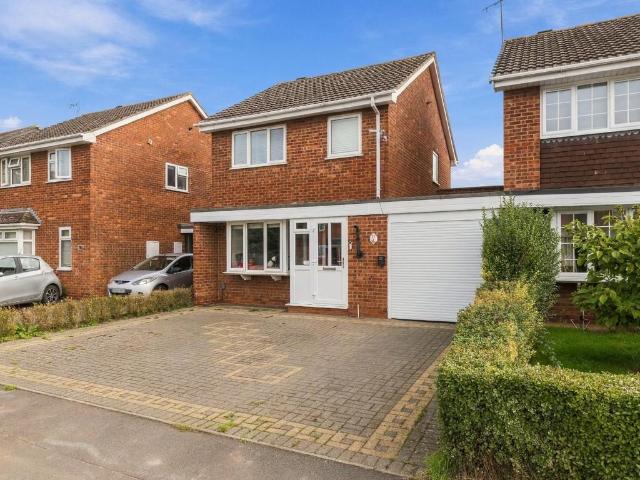 3 bedroom link detached house for sale