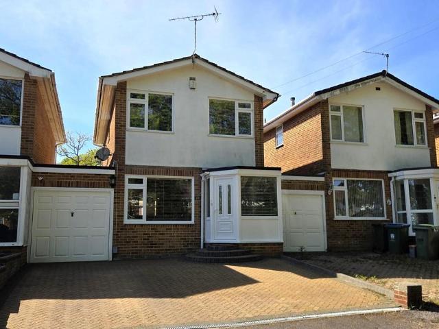3 bedroom link detached house for sale