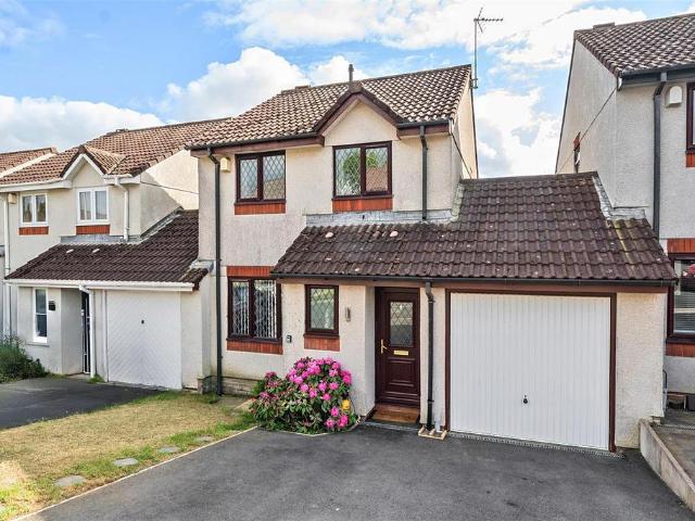 3 bedroom link detached house for sale