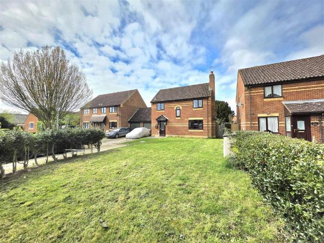 3 bedroom link detached house for sale