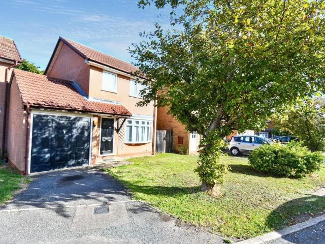 3 bedroom link detached house for sale