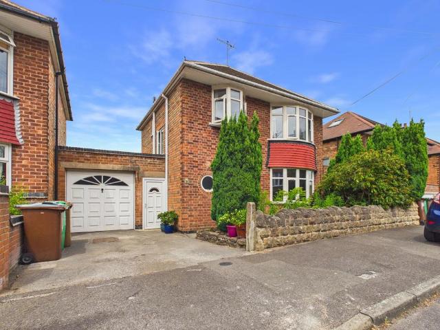 3 bedroom link detached house for sale