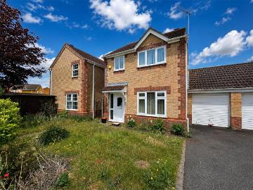 3 bedroom link detached house for sale