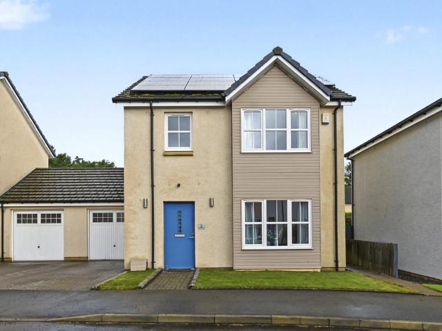 3 bedroom link detached house for sale