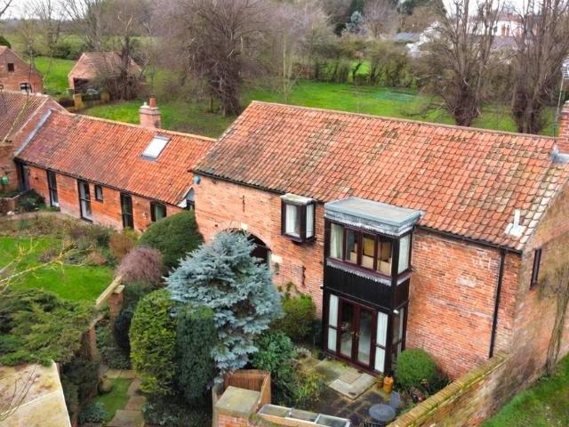 3 bedroom link detached house for sale