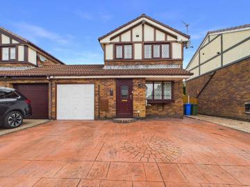 3 bedroom link detached house for sale