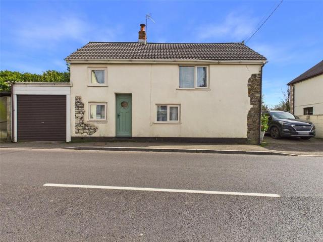 3 bedroom link detached house for sale
