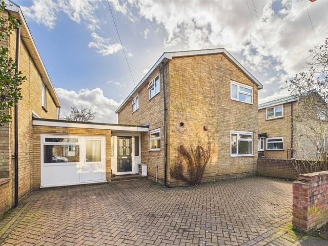 3 bedroom link detached house for sale