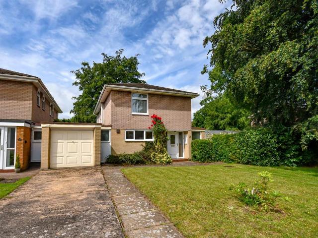 3 bedroom link detached house for sale