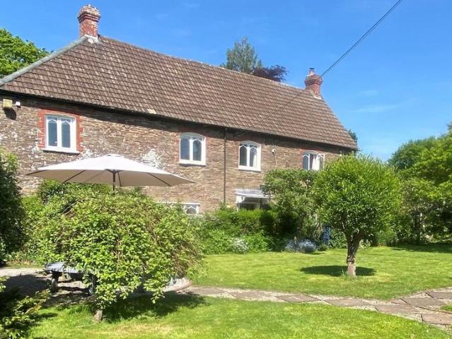 3 bedroom link detached house for sale
