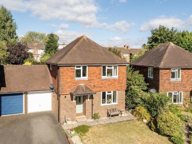 3 bedroom link detached house for sale