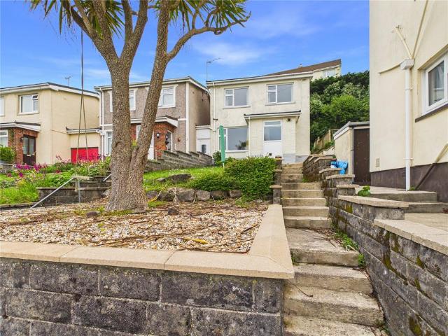 3 bedroom link detached house for sale