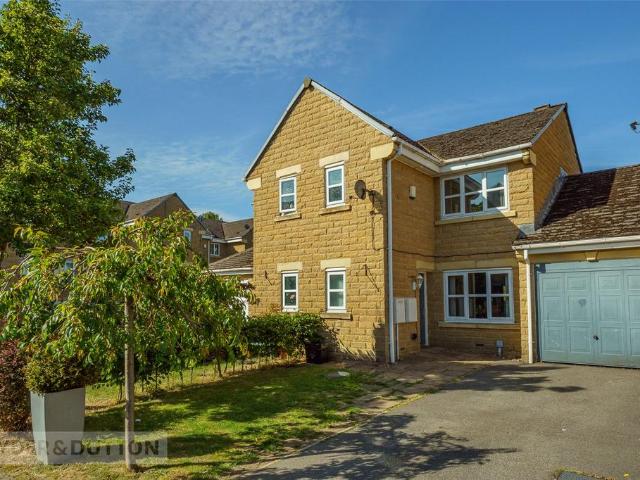 3 bedroom link detached house for sale