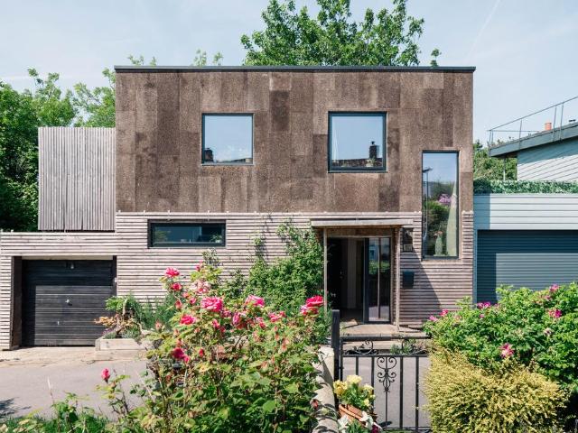 3 bedroom link detached house for sale