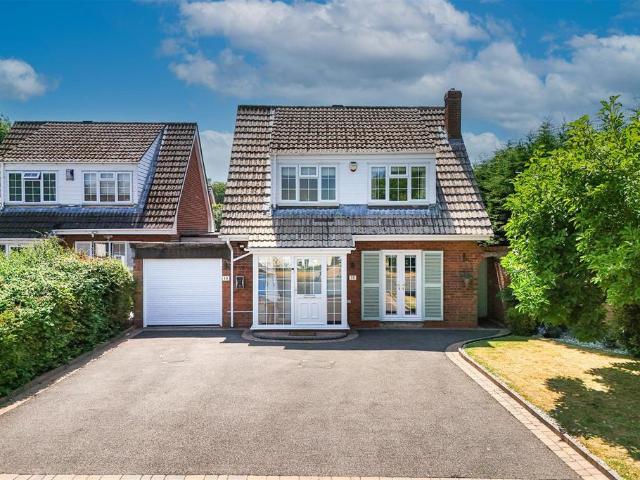 3 bedroom link detached house for sale