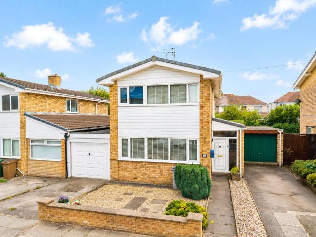 3 bedroom link detached house for sale