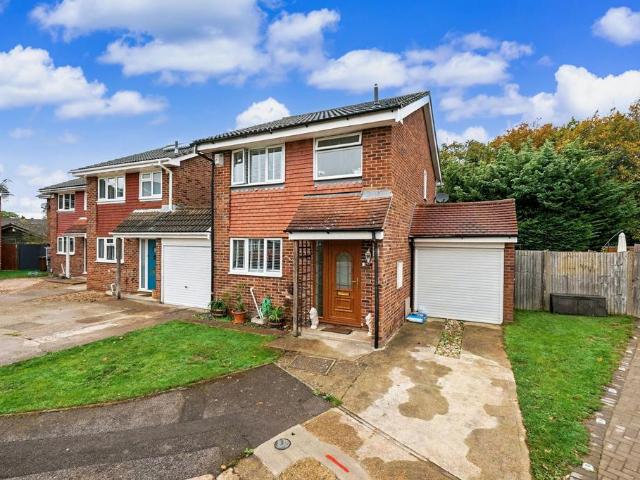 3 bedroom link detached house for sale