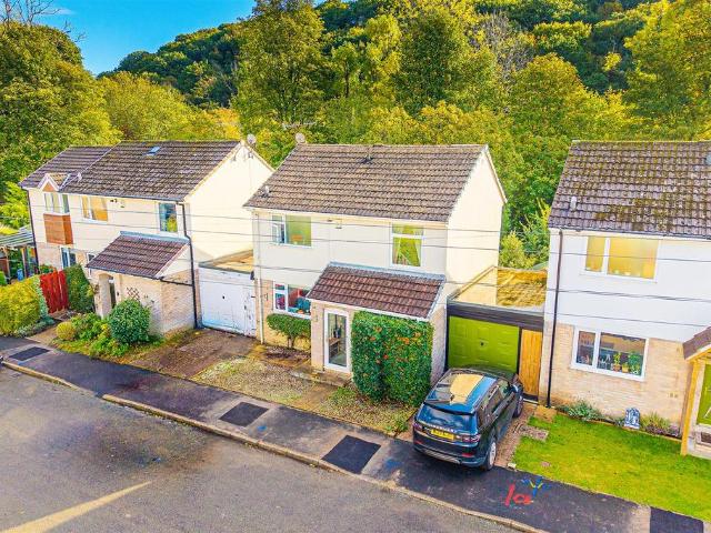 3 bedroom link detached house for sale