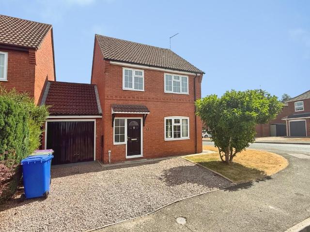 3 bedroom link detached house for sale