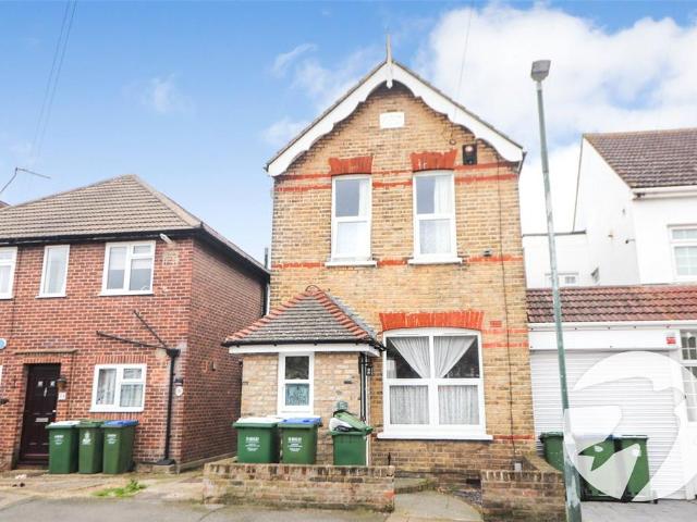 3 bedroom link detached house for sale